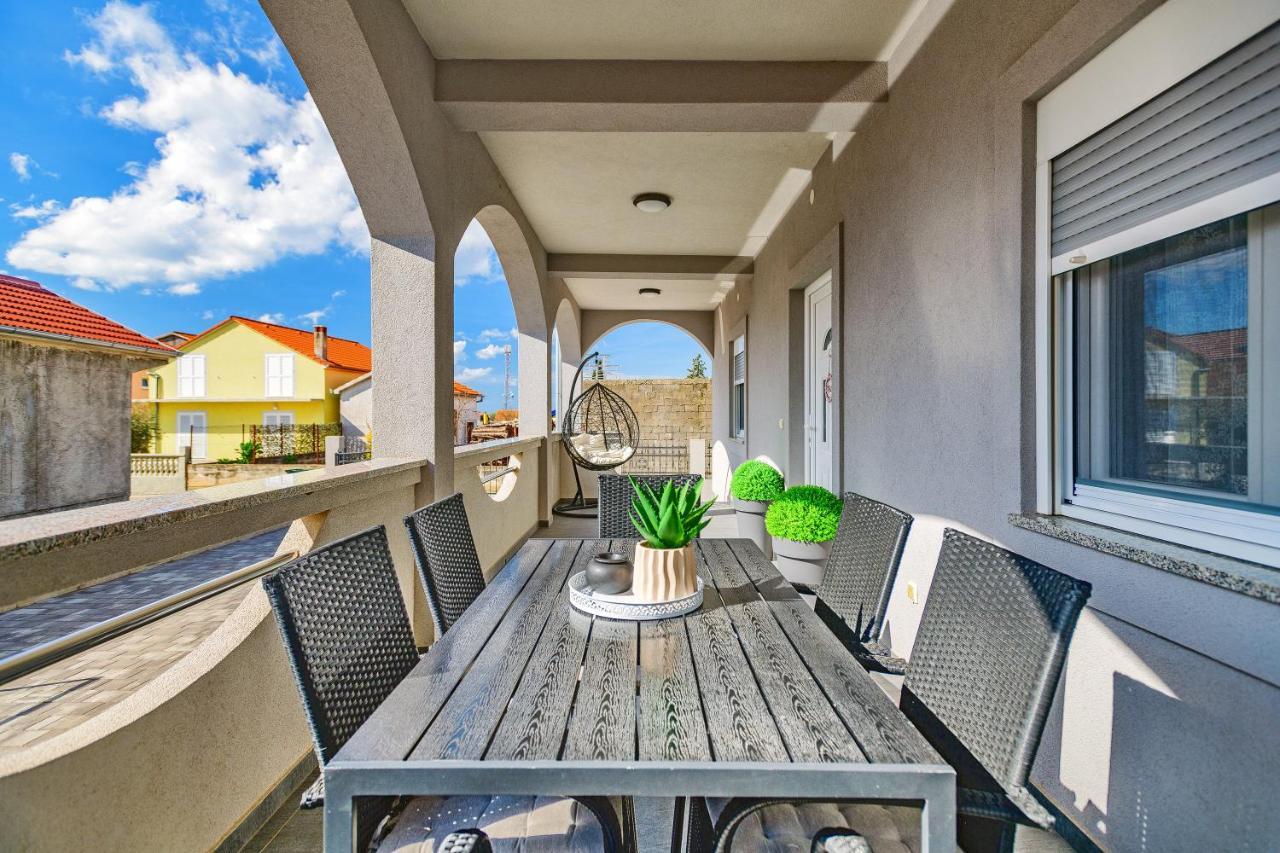 Holiday Apartment -ザダル エクステリア 写真