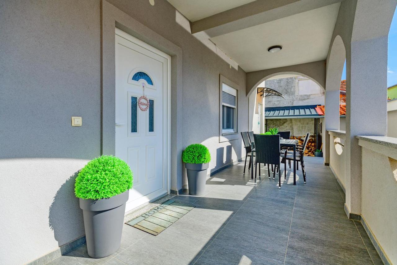 Holiday Apartment -ザダル エクステリア 写真