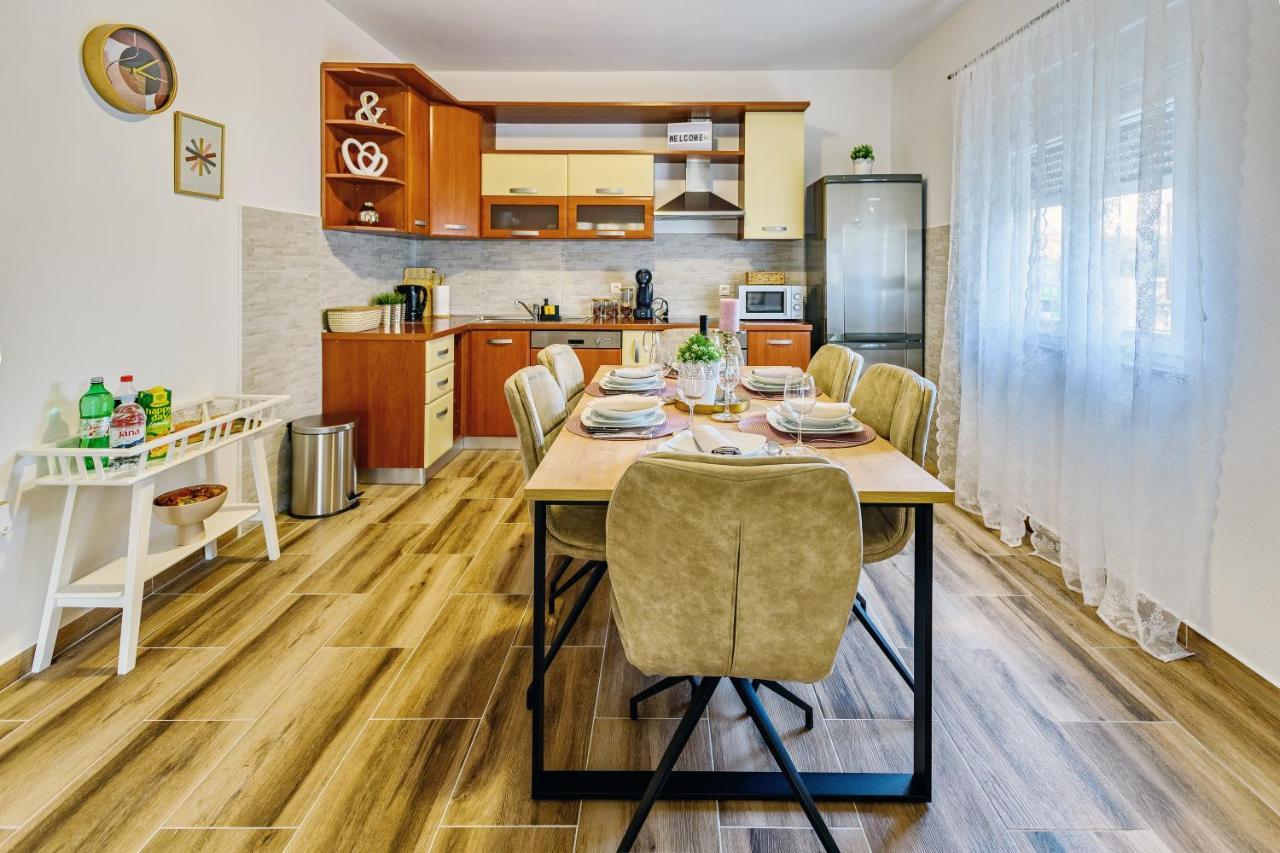 Holiday Apartment -ザダル エクステリア 写真